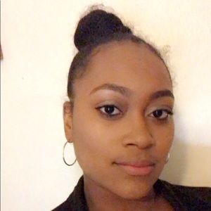 Meet your Posher, Casandra